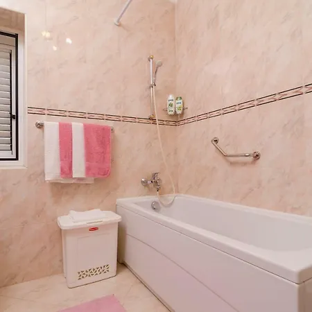 Melisa With Balcony & Free Parking Apartment Dubrovnik