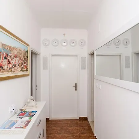 Melisa With Balcony & Free Parking Apartment *