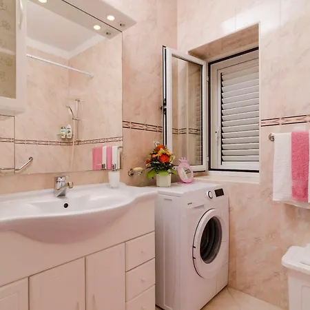 Apartment Melisa With Balcony & Free Parking *